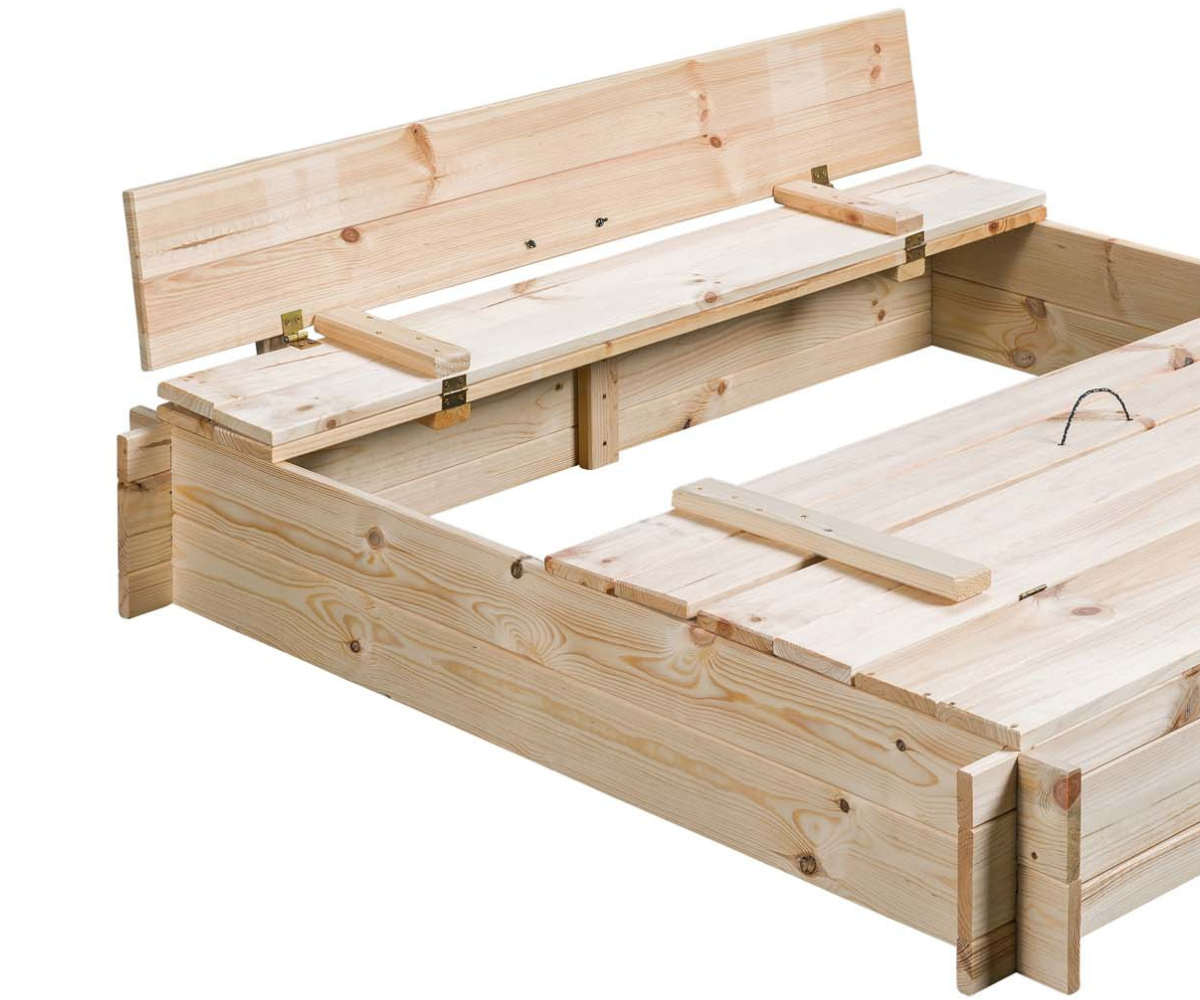 Lapsed mängimas liivakastis, ehitamas liivalosse ja kooke.