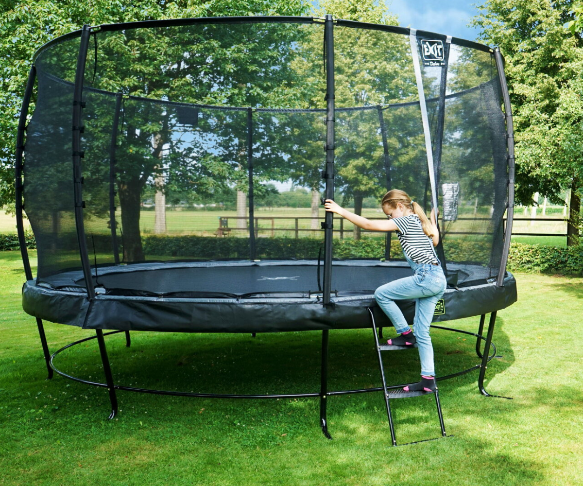 EXIT batuudi redel L kinnitatuna kõrgemale batuudile