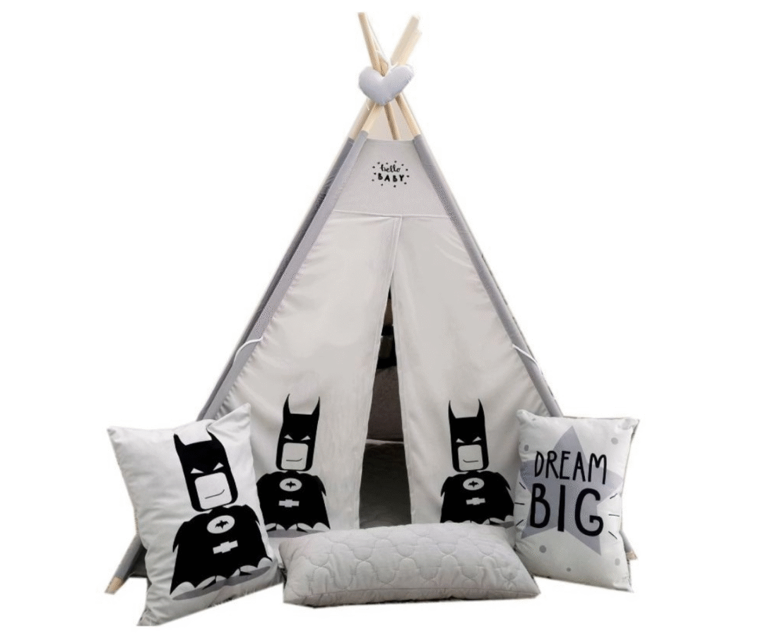 Tipi telk Batman koos alusmati ja kolme padjaga poiste toas