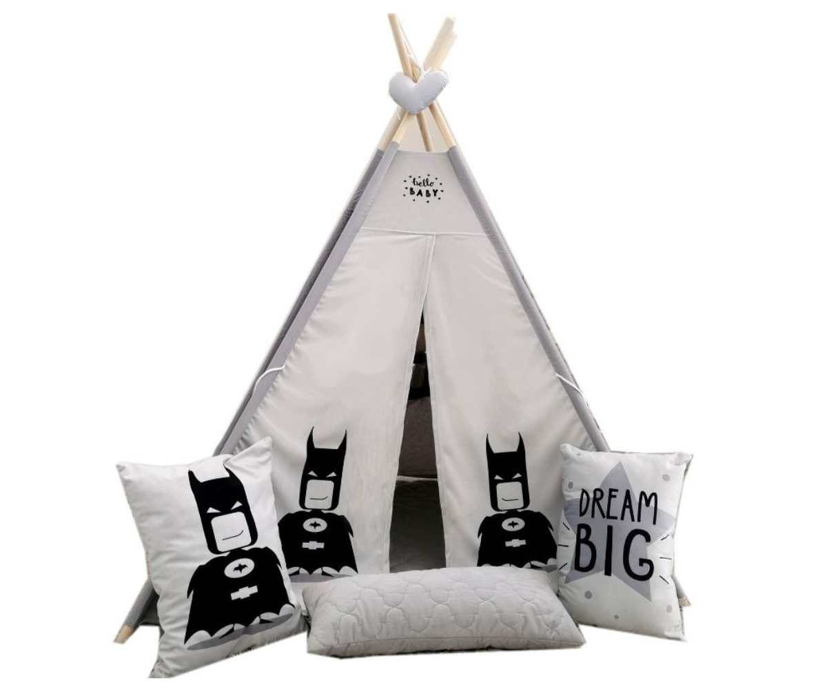 Tipi telk Batman koos alusmati ja kolme padjaga poiste toas