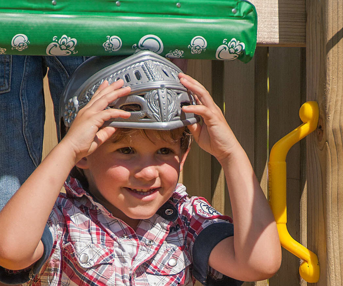 Ronimisosa köisredeli ja kaldredeliga mänguväljakul Jungle Gym Voyager