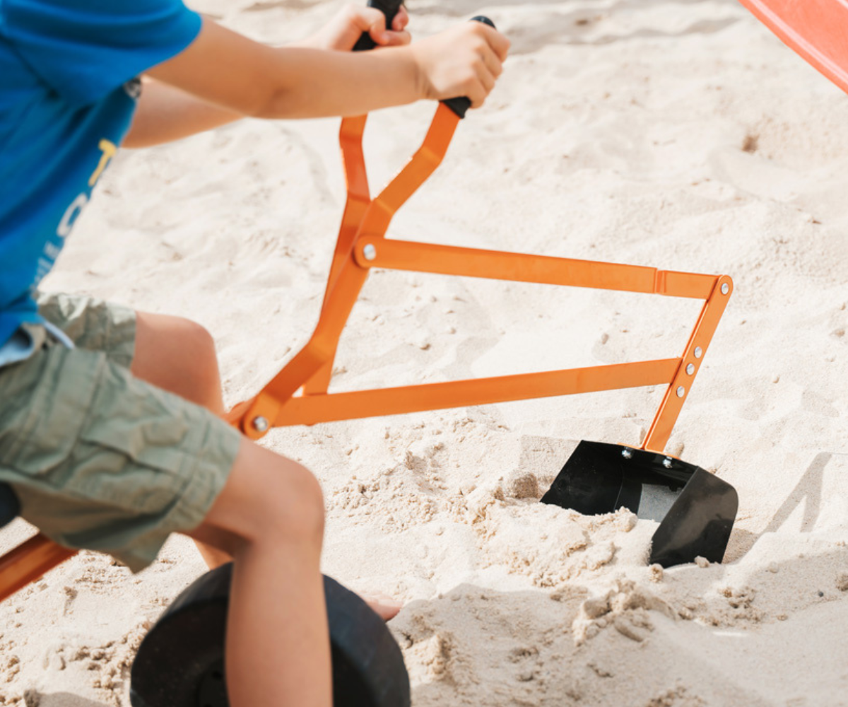 Small foot ekskavaator lapsele realistlikuks ehitusmänguks õues