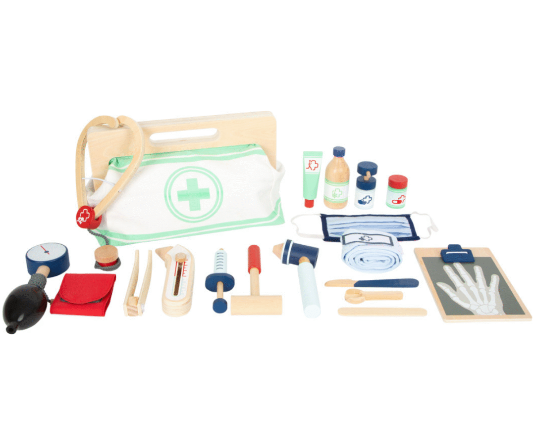 Puidust arstimängu kohver koos tarvikutega lahtiselt