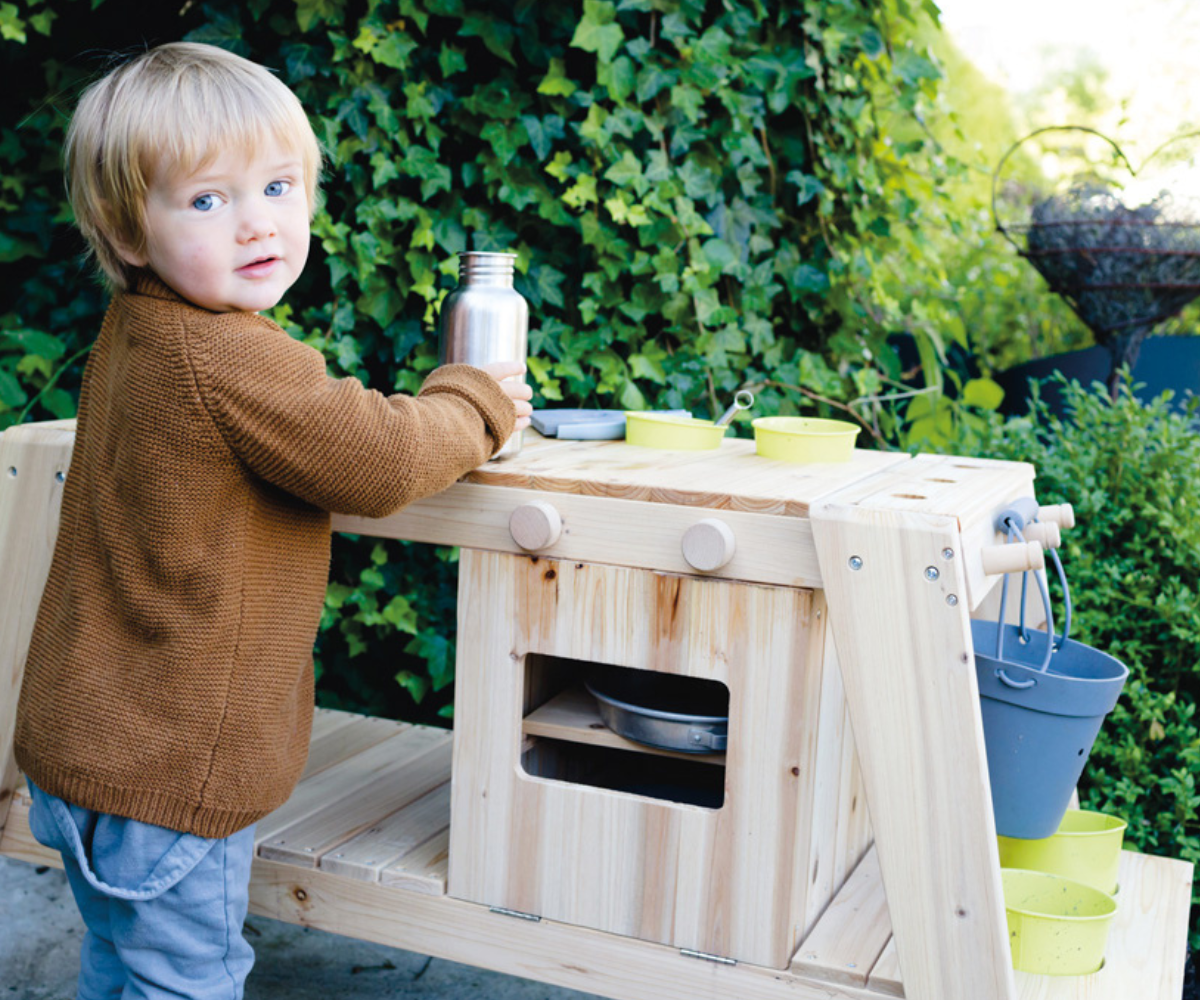 Puidust mudaköök aeda loovaks rollimänguks