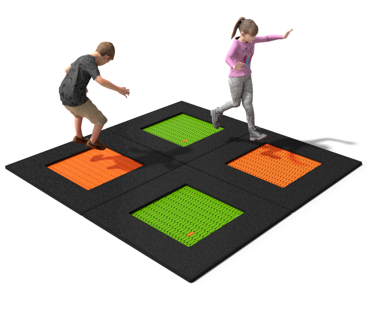 lapsed hüppamas 4-kohalisel batuudil 4209