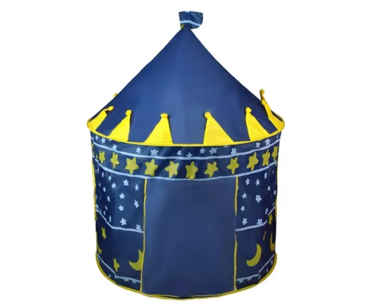 Laps mängimas sinises lossikujulises mängutelgis toas