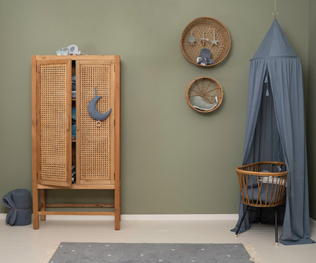 Õhuline Baldahhiin Pure Blue mängunurga kohal, moodustades hubase telgi.