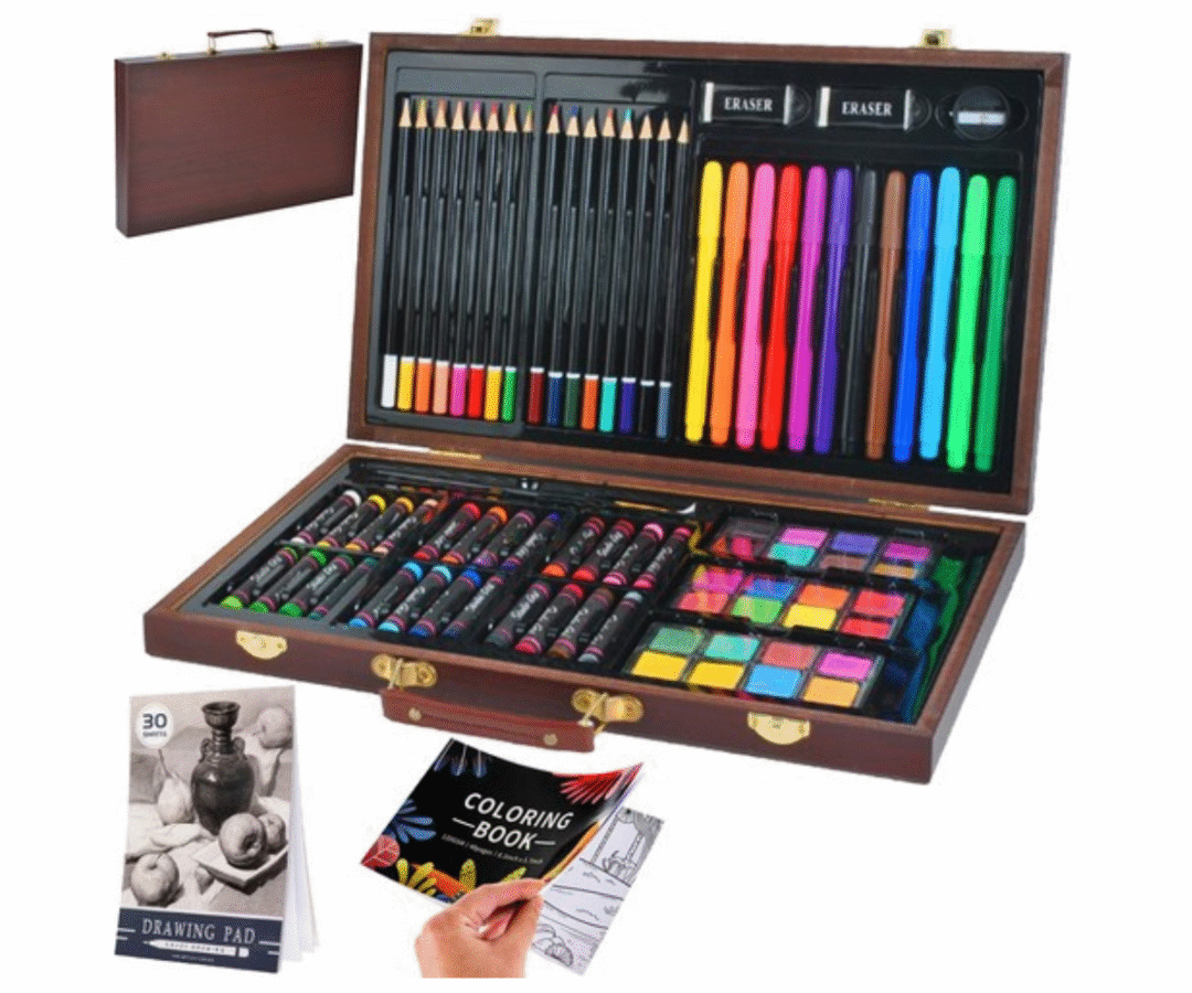 Laps joonistamas värvilise 81-osalise joonistustarvikute komplektiga puidust kohvris