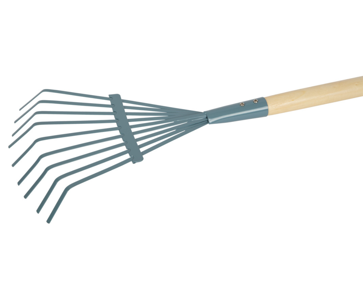 Laste aiatööriistad vastupidavast metallist ja puidust käepidemetega