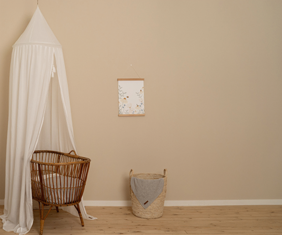 Õhuline Pure White baldahhiin koos dekoratiivsete tuttidega, riputamiseks valmis