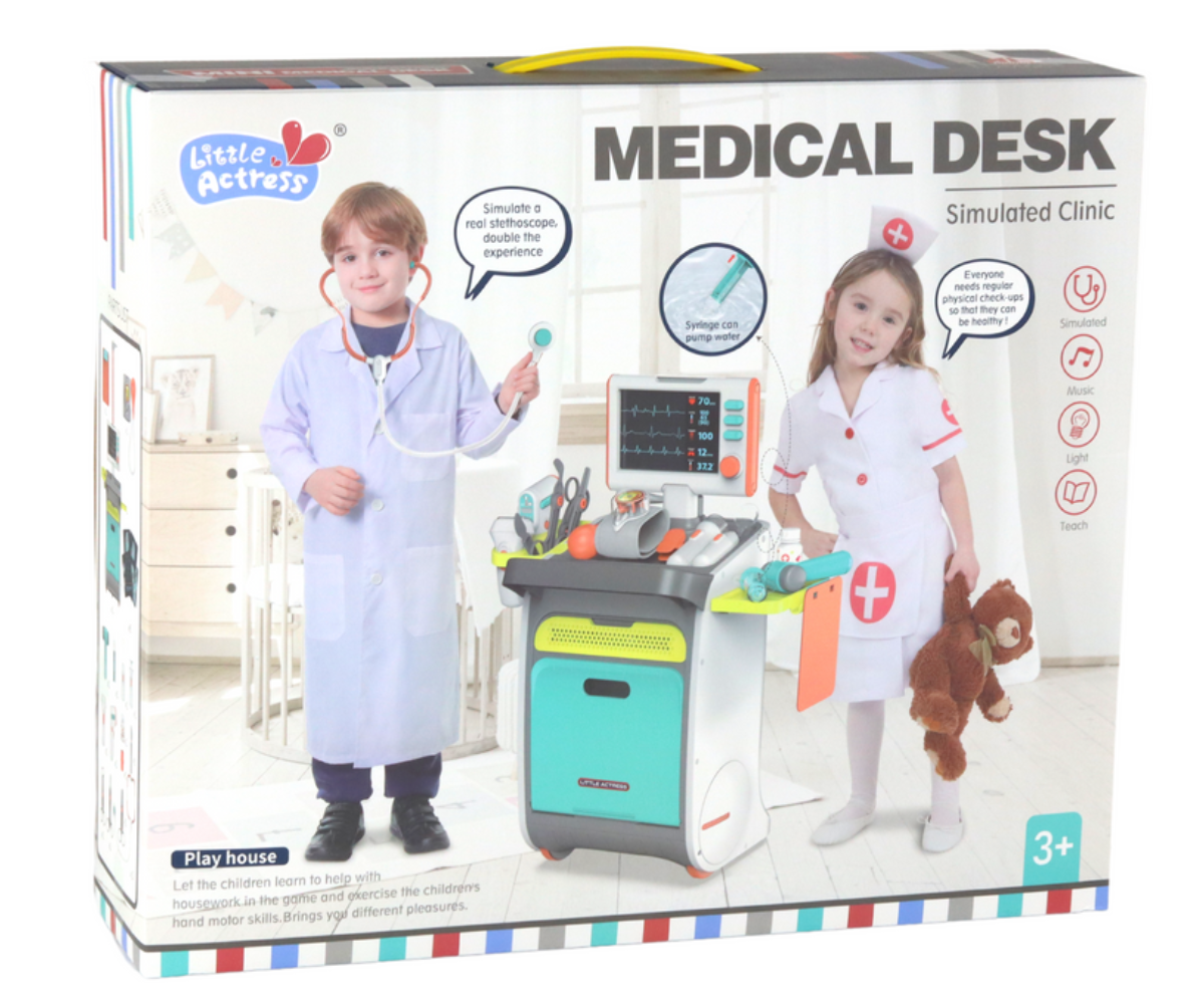 Lapsesõbralik arstimängu komplekt kõrguse mõõdiku ja röntgenpiltidega koos kärul.