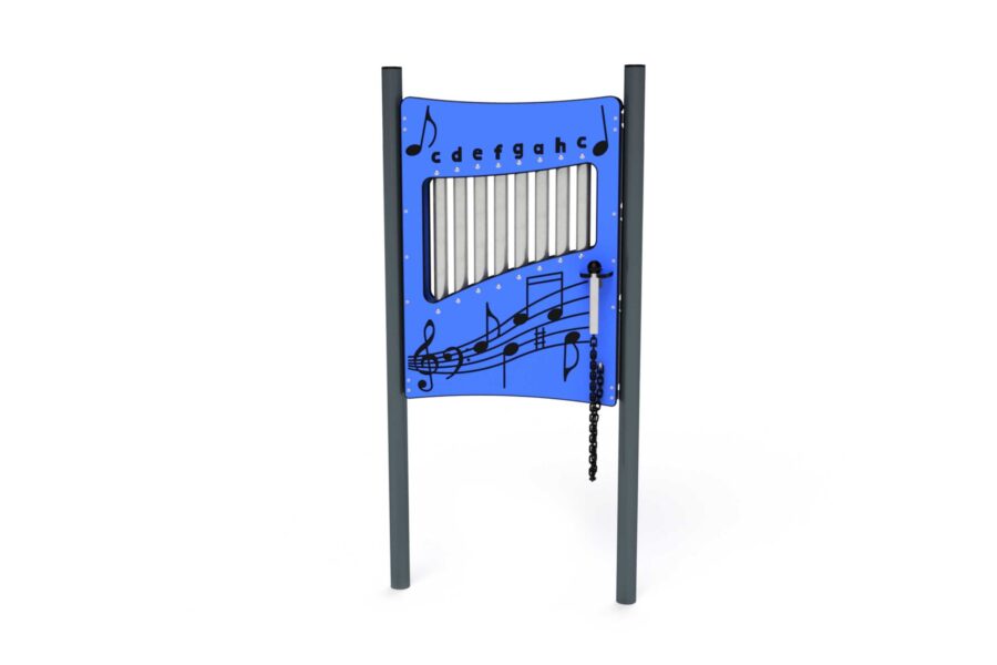 Sinine muusikaline ksülofoni tegelussein avalikul mänguväljakul, taustal värviline torukellade paneel 3330S