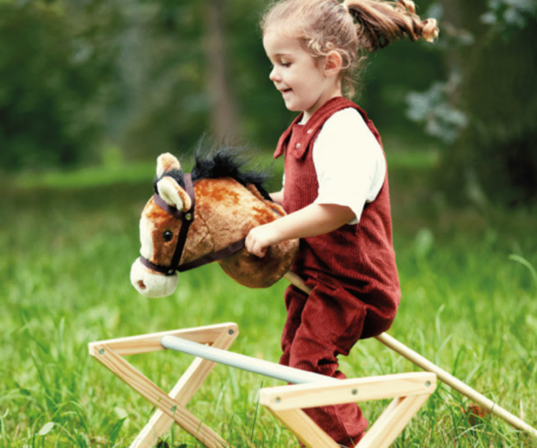 Small Foot kepphobune Nico detailvaates – helinupp ja pehme karvkate