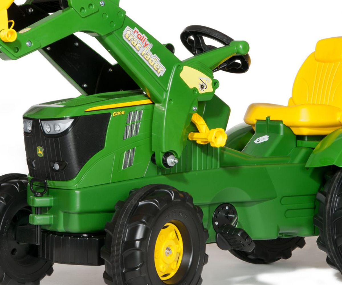 Roheline John Deere 6210R laste pedaaltraktor esilaaduriga, sobib õues mängimiseks.