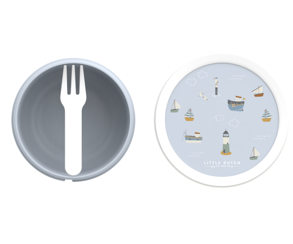 Sailors Bay toidutops täidetud värskete marjade ja puuviljadega.