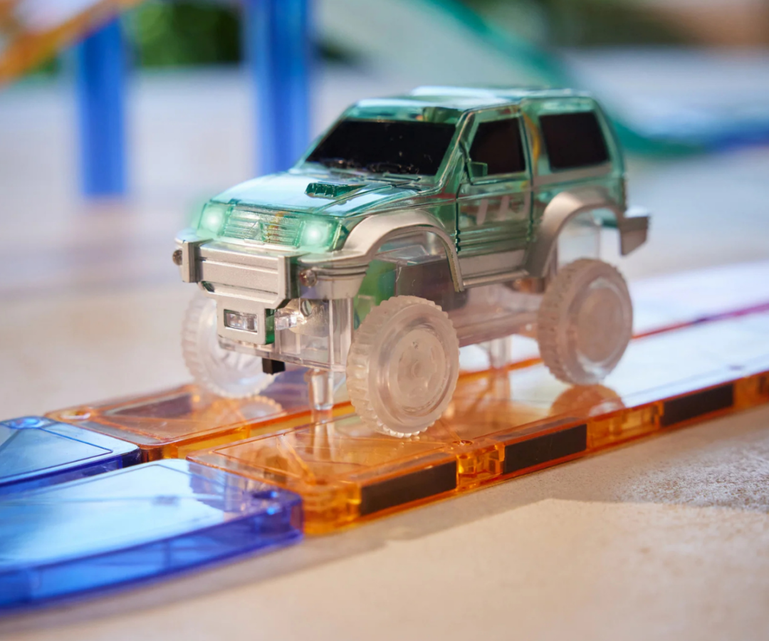 Arendav roheline mänguauto