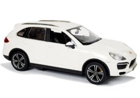 Valge Porsche Cayenne Turbo kaugjuhitav auto LED-tuledega, originaali detailidele truult jäljendatud