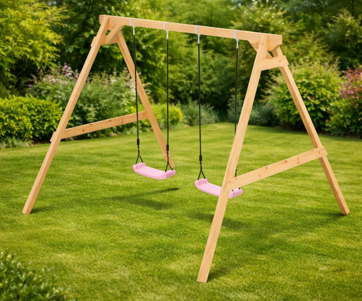 Pastelne roosa plastikust kiigeiste lapsele koos nööridega