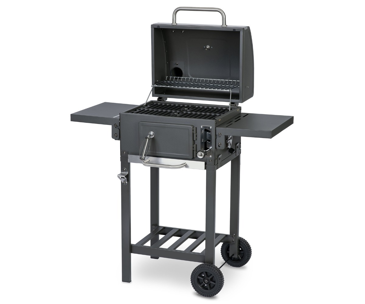 Söegrill Berdsen BBQChef™ BD-892 avatud uks, avatud grillimisala ja varsa katte all.