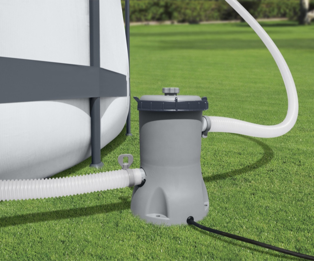 Filtripump basseinile 2006 L/h – Bestway 58383 paigaldatud basseinile.