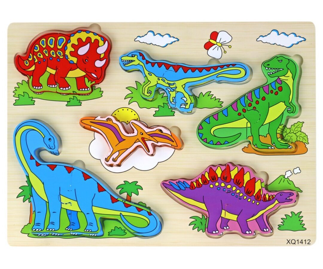 Puidust 3D dinosauruste pusle, kus on erinevad värvilised dinosaurused hariva loogikamängu jaoks.
