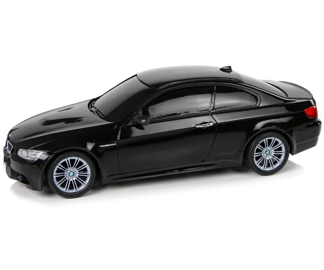Küljelt vaade BMW M3 mustast puldiga juhtitavast autost - 1:18 mudel