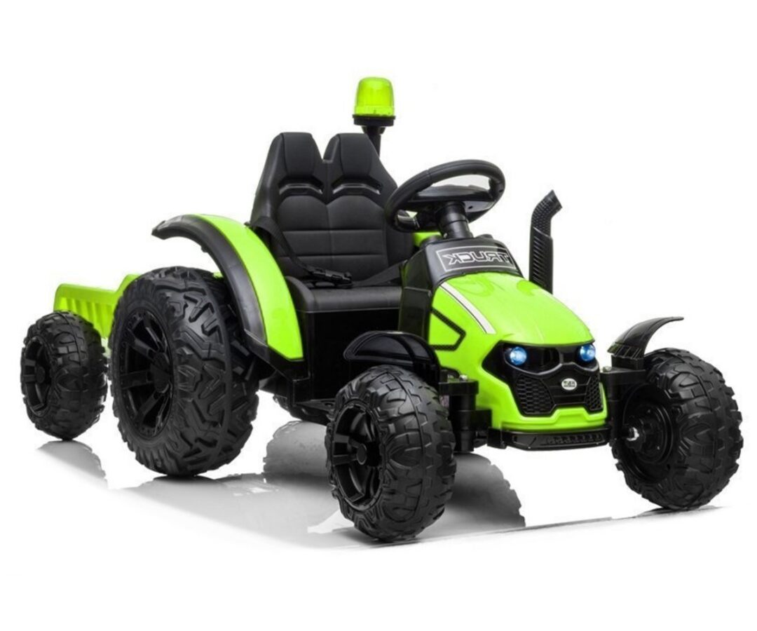 Elektriline traktor haagisega HZB-200 2x45W – roheline, esiplaanil näha selgelt traktor ja selle suured rattad