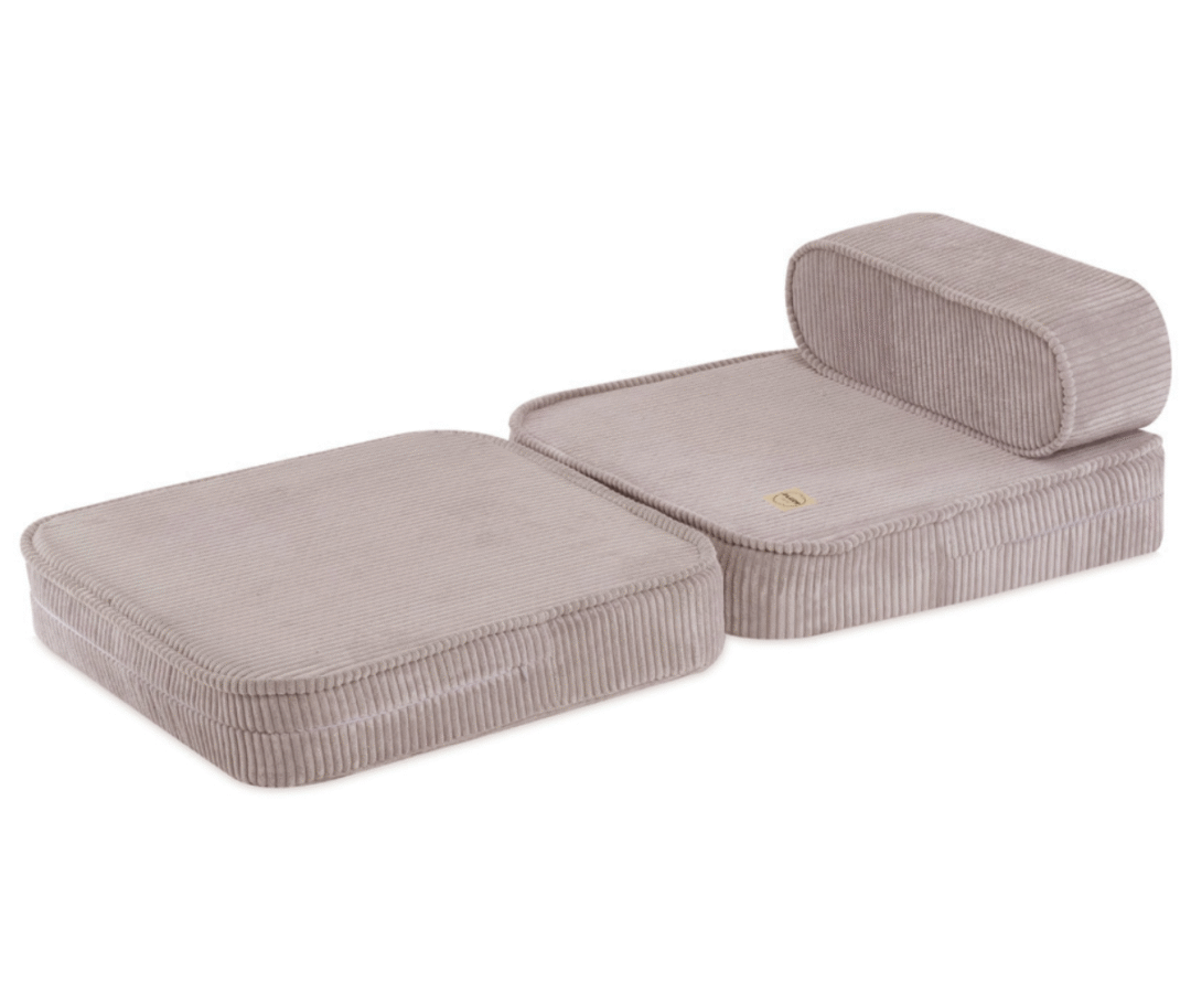 kompaktne beež velvet tugitool‑voodi lastele Plush Nest