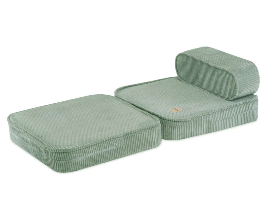 kompaktne velvet tugitool‑voodi lastele Plush Nest