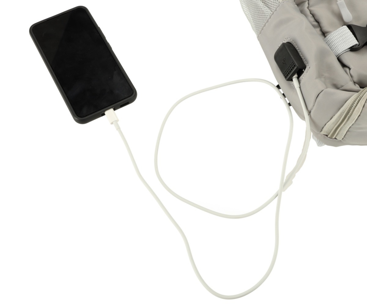 Reisikott käsipagasiks hall, USB-port mobiiltelefoni laadimiseks.