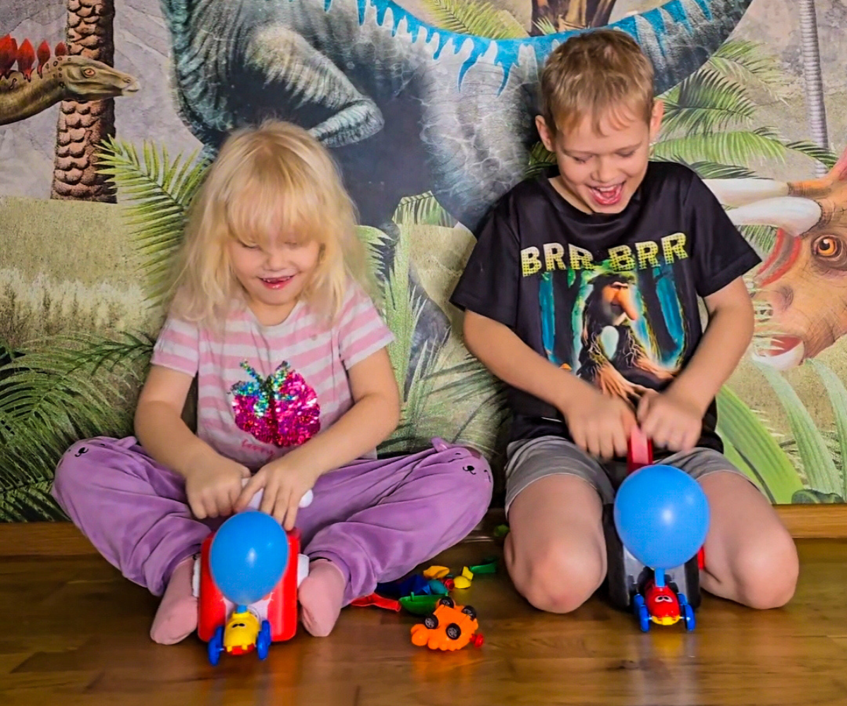 Aerodünaamiline õhupallimasin tarvikute ja õhupallidega Autod