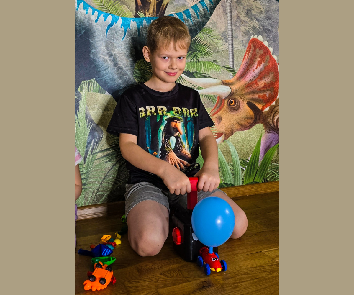 Aerodünaamiline õhupallimasin tarvikute ja õhupallidega Autod