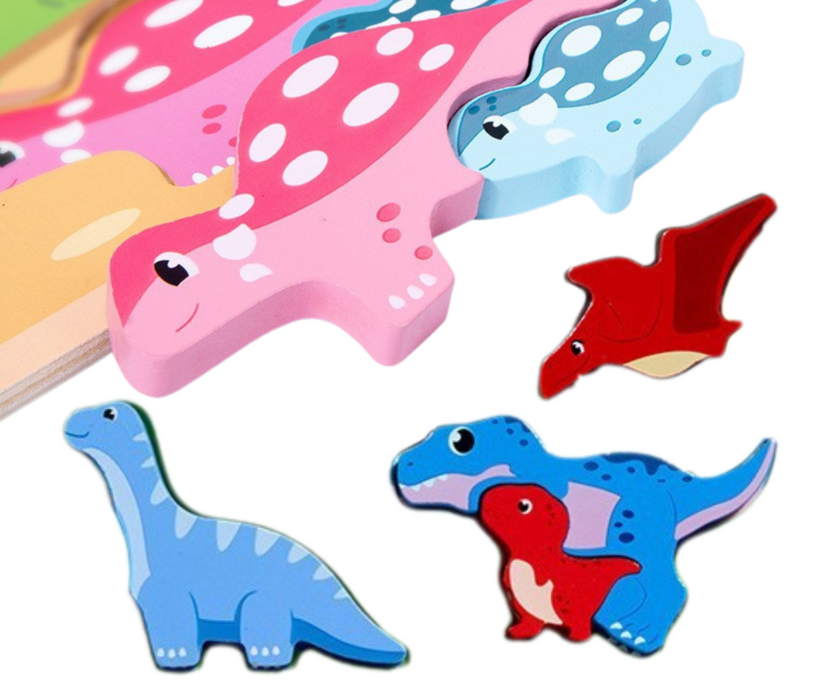 Puidust hariv dinosauruspusle koos joonistustahvliga, lähem pilt erksavärvilistest dinosaurustest