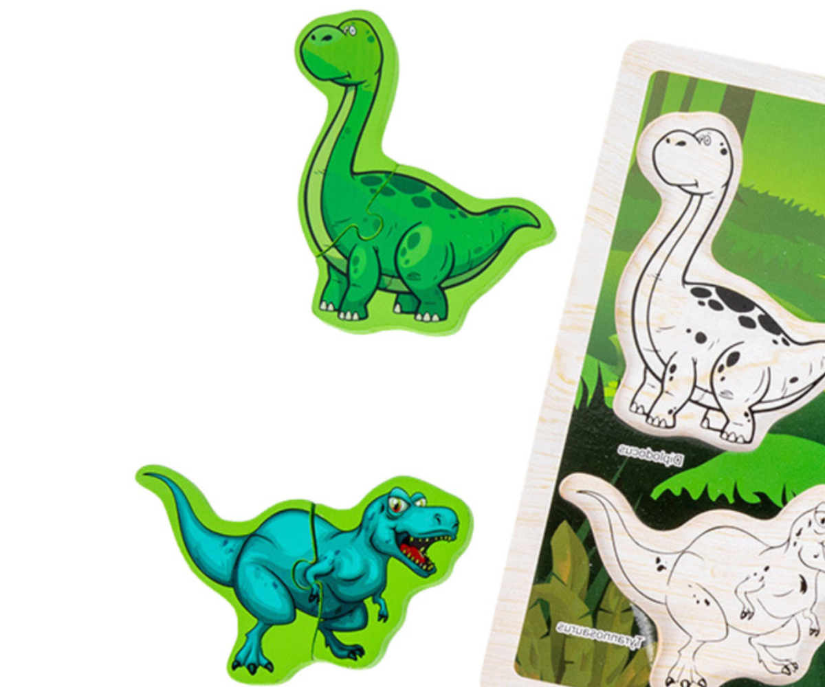 Detailid dinosauruse puidust pusles, sealhulgas Diplodocus ja Tyrannosaurus.