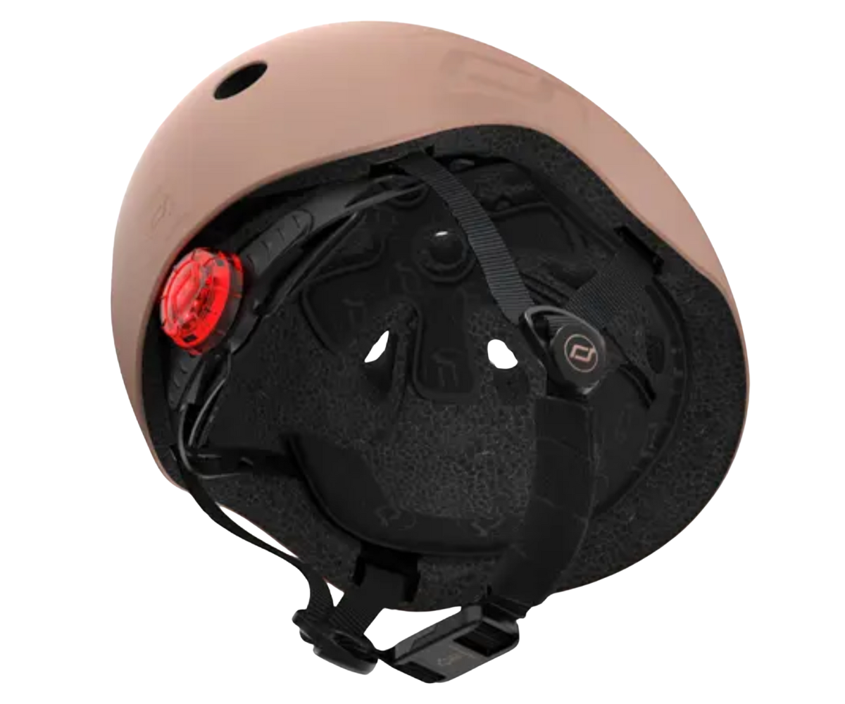 Scoot and Ride kiiver tagantvaates koos LED-lambiga