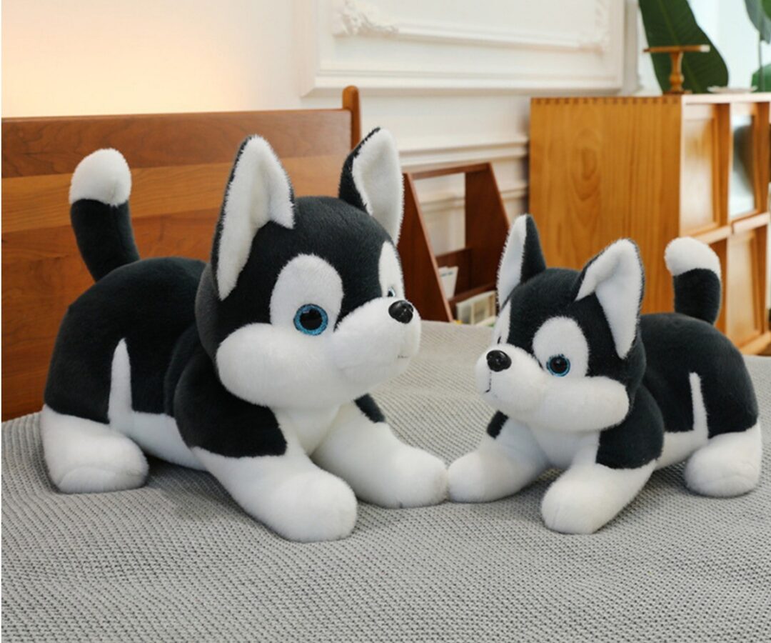 Kaks pehmet kaisukat Husky koera must ja valge, ideaalne mänguasi igas vanuses lastele.