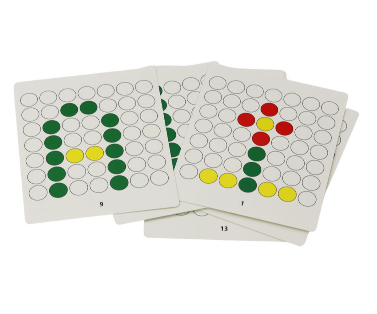 Kaardid erinevate kujundite jaoks Magnettahvel Space Rocket mängus, et arendada loovust.