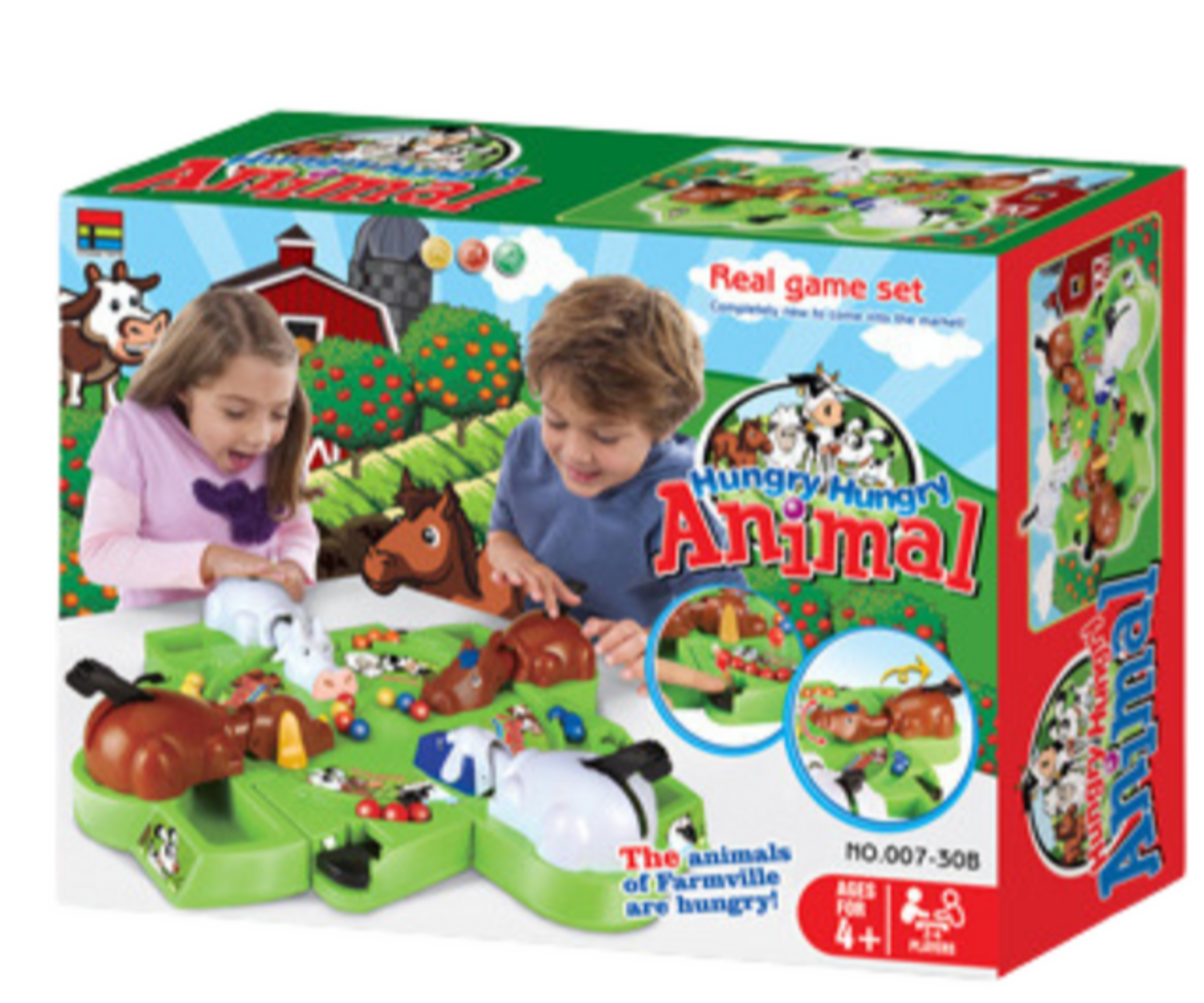 Lapsed mängivad lauamängu Hungry Animals – toida näljased loomad.