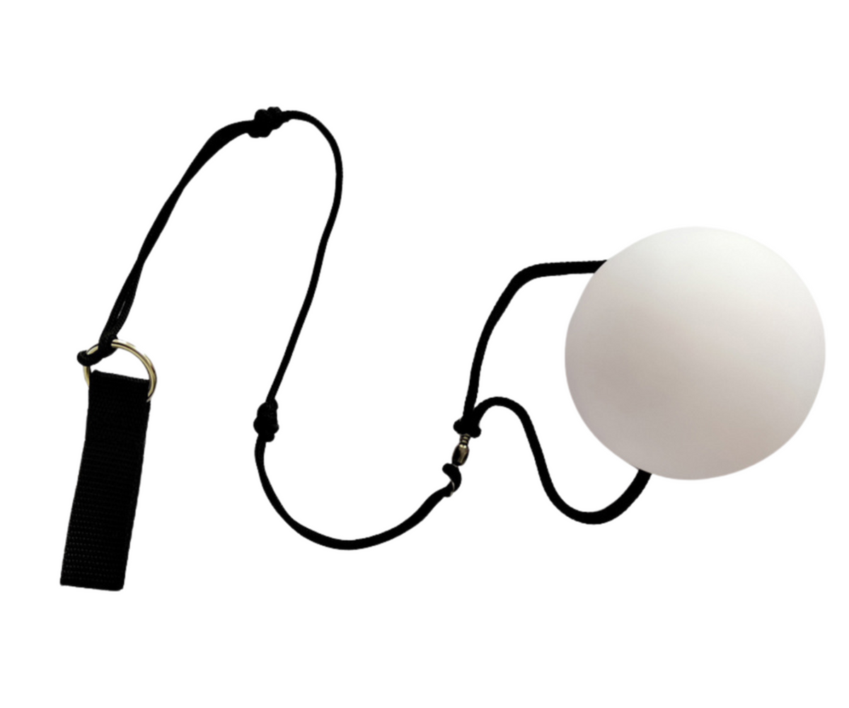 Valge LED-valgusega žongleerimispall nööril Valge LED-valgusega žongleerimispall nööril, ideaalne mängimiseks
