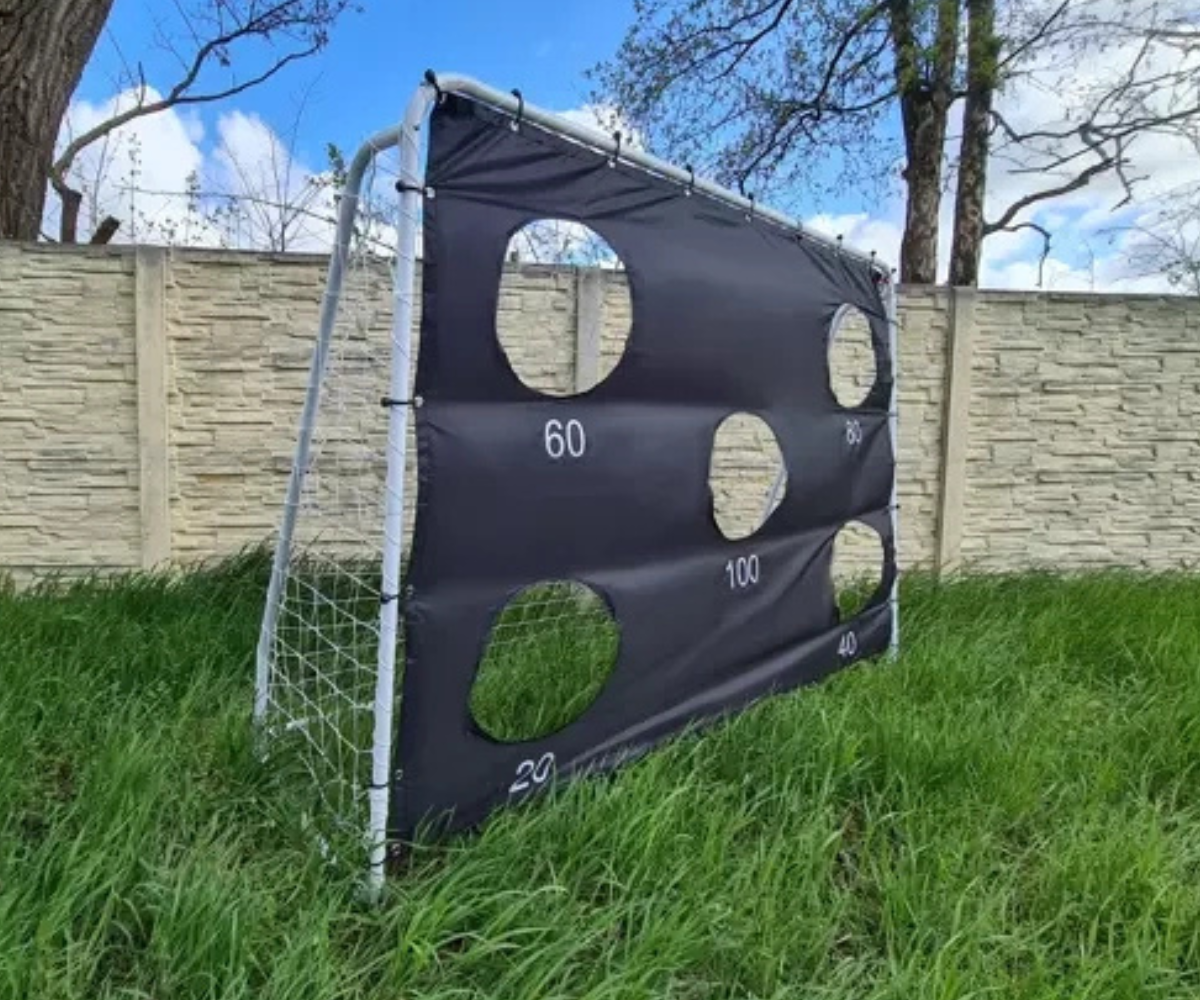 Trizand suur jalgpallivärav aeda ja treeningutele