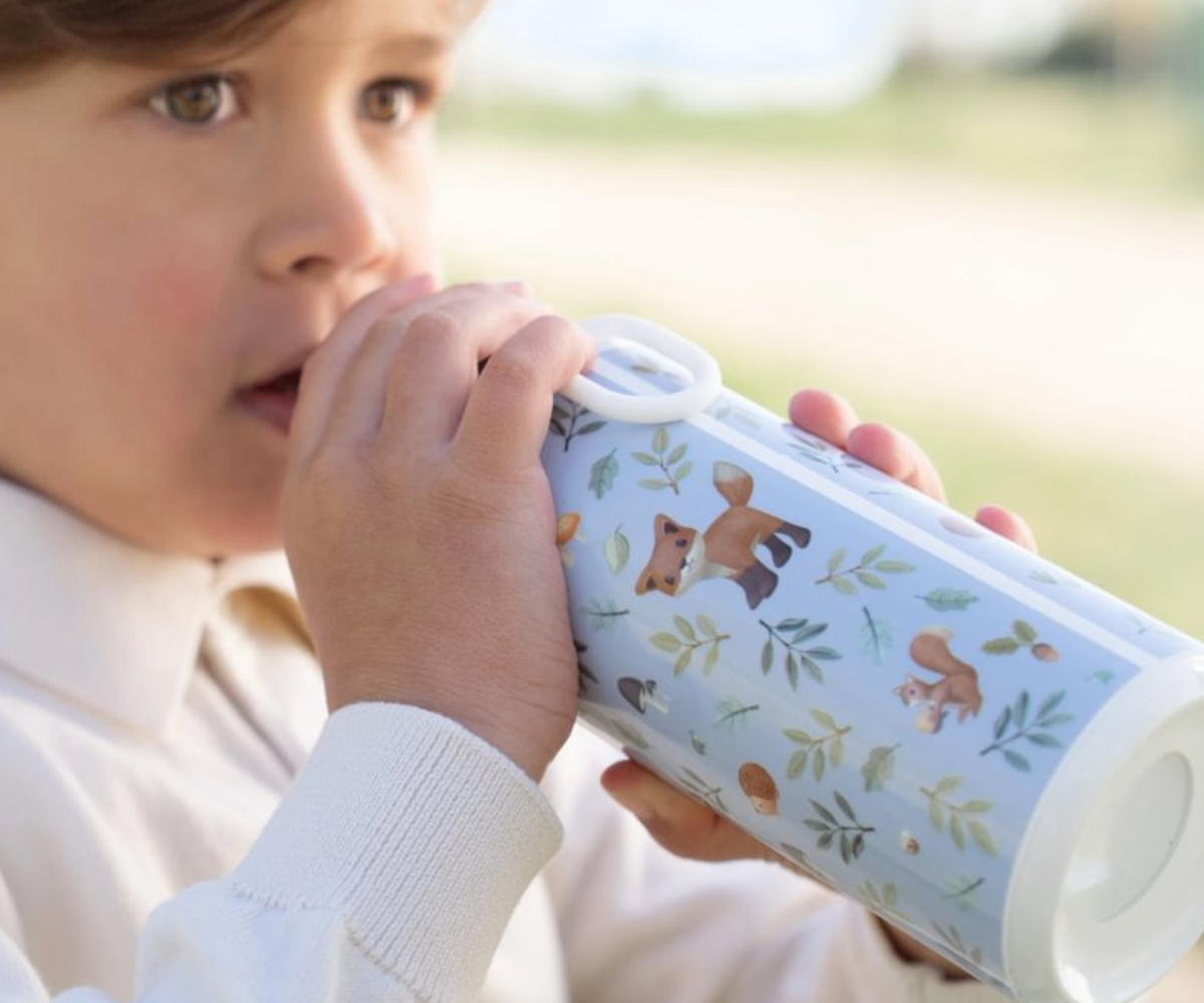 Roheline pop-up joogipudel laste kotis koos sobiva toidukarbi ja seljakotiga