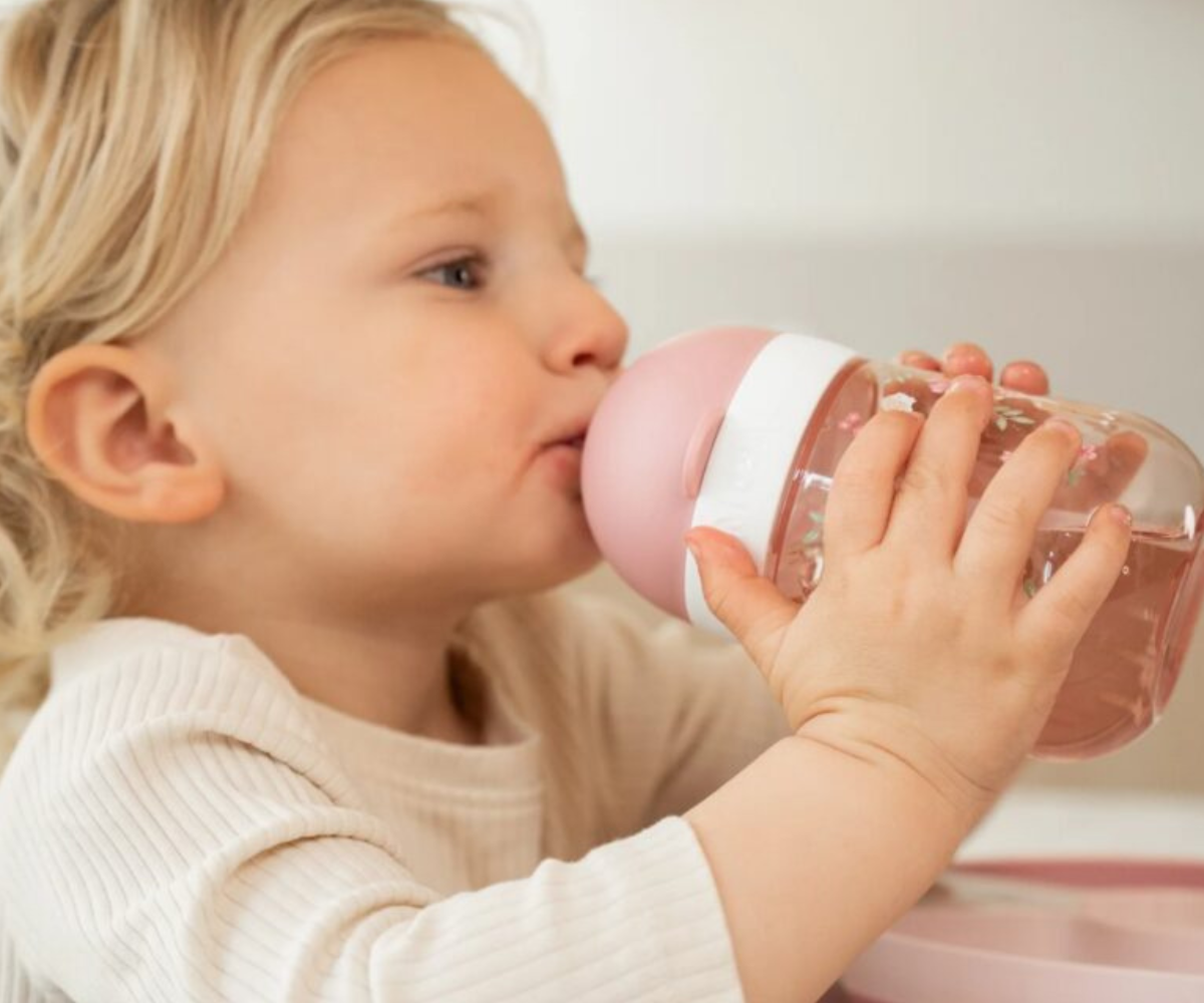 Roosa 300 ml kõrrega joogitass väikestele lastele, liblikate ja haldjate disainiga