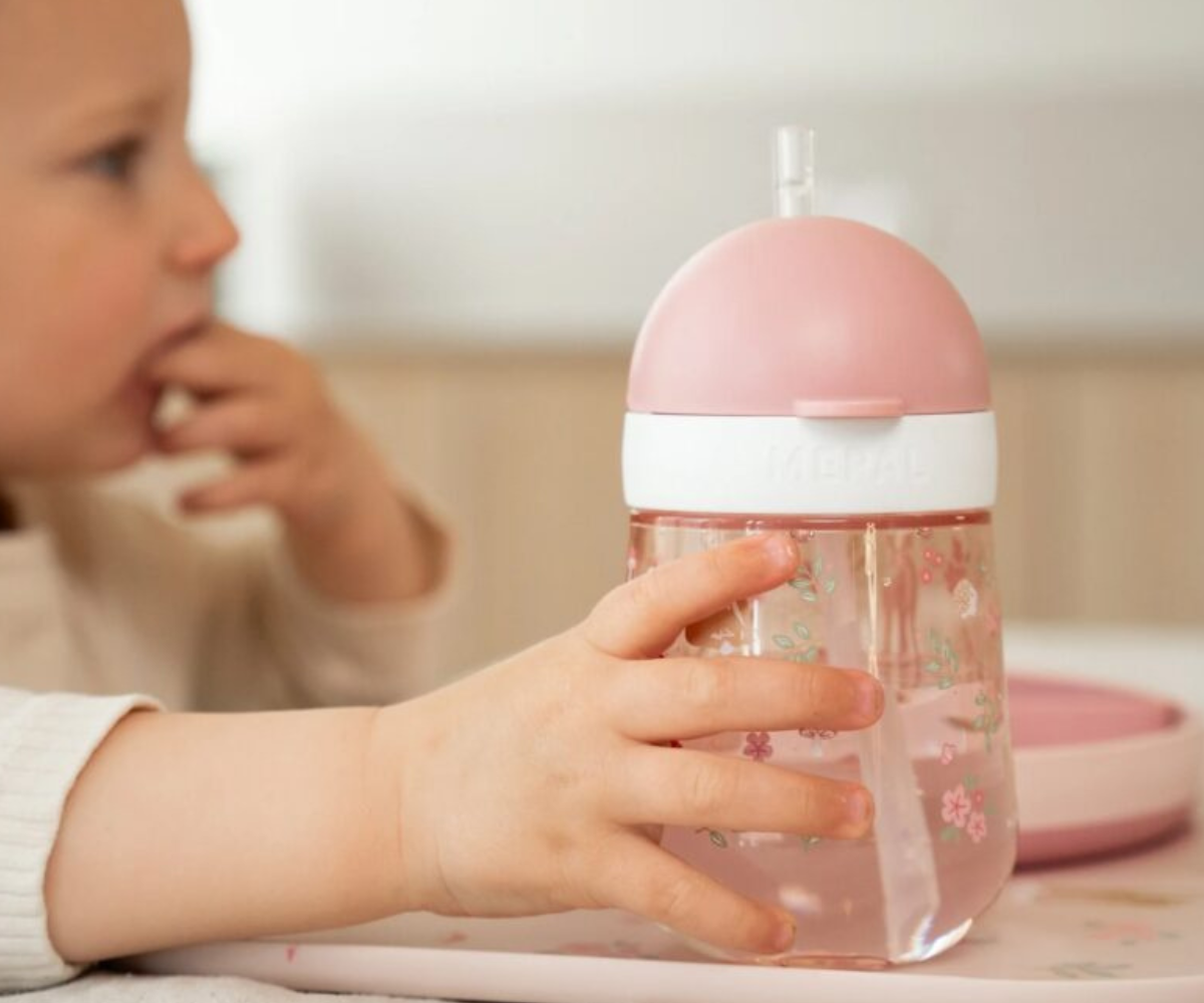 Laps joob Fairy Garden joogitopsist kõrrega – mugav ja hügieeniline joomise õppimiseks