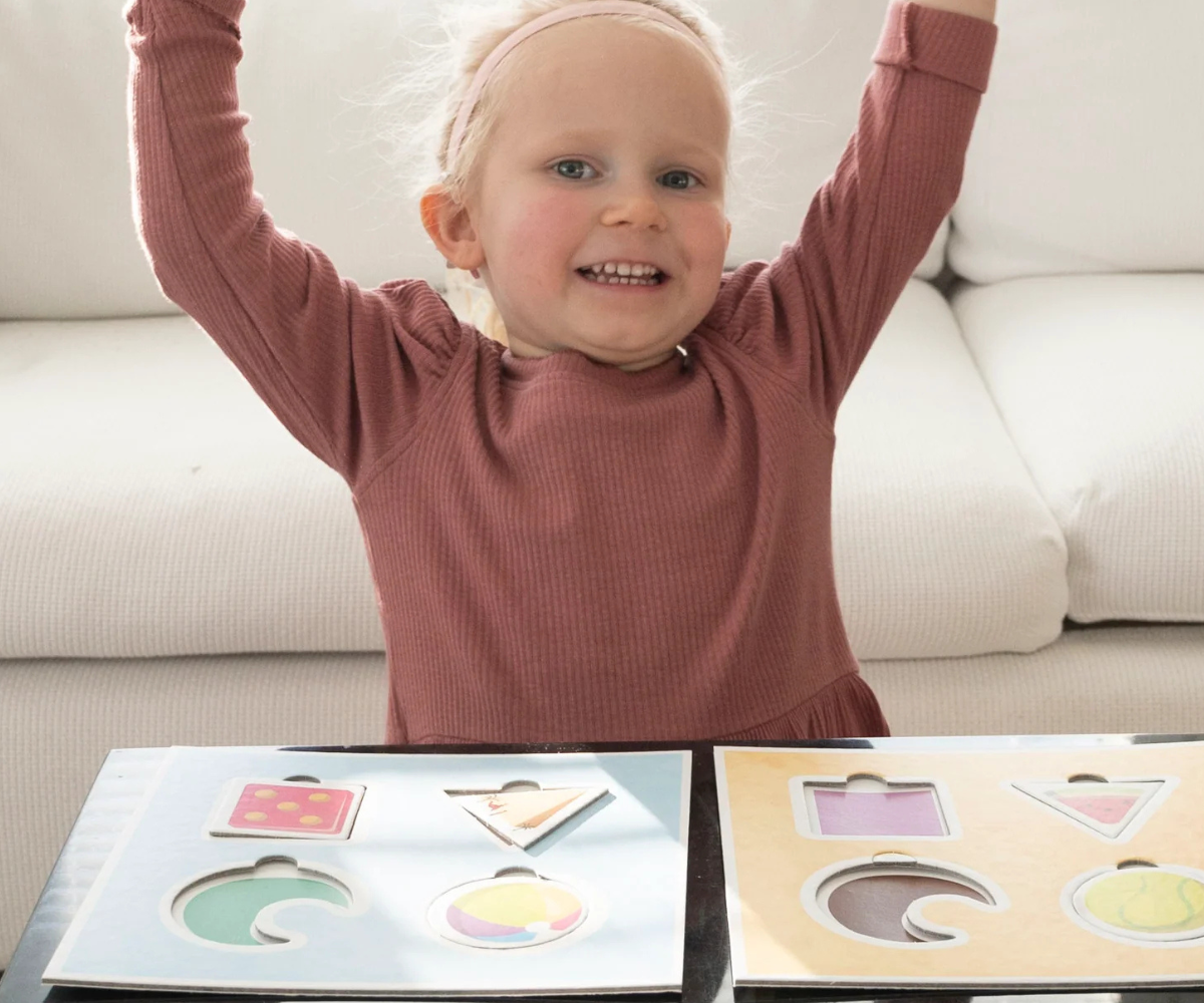 Lauamängu karp Õpime tundma kujundeid ja värve – Tactic värviline pakend