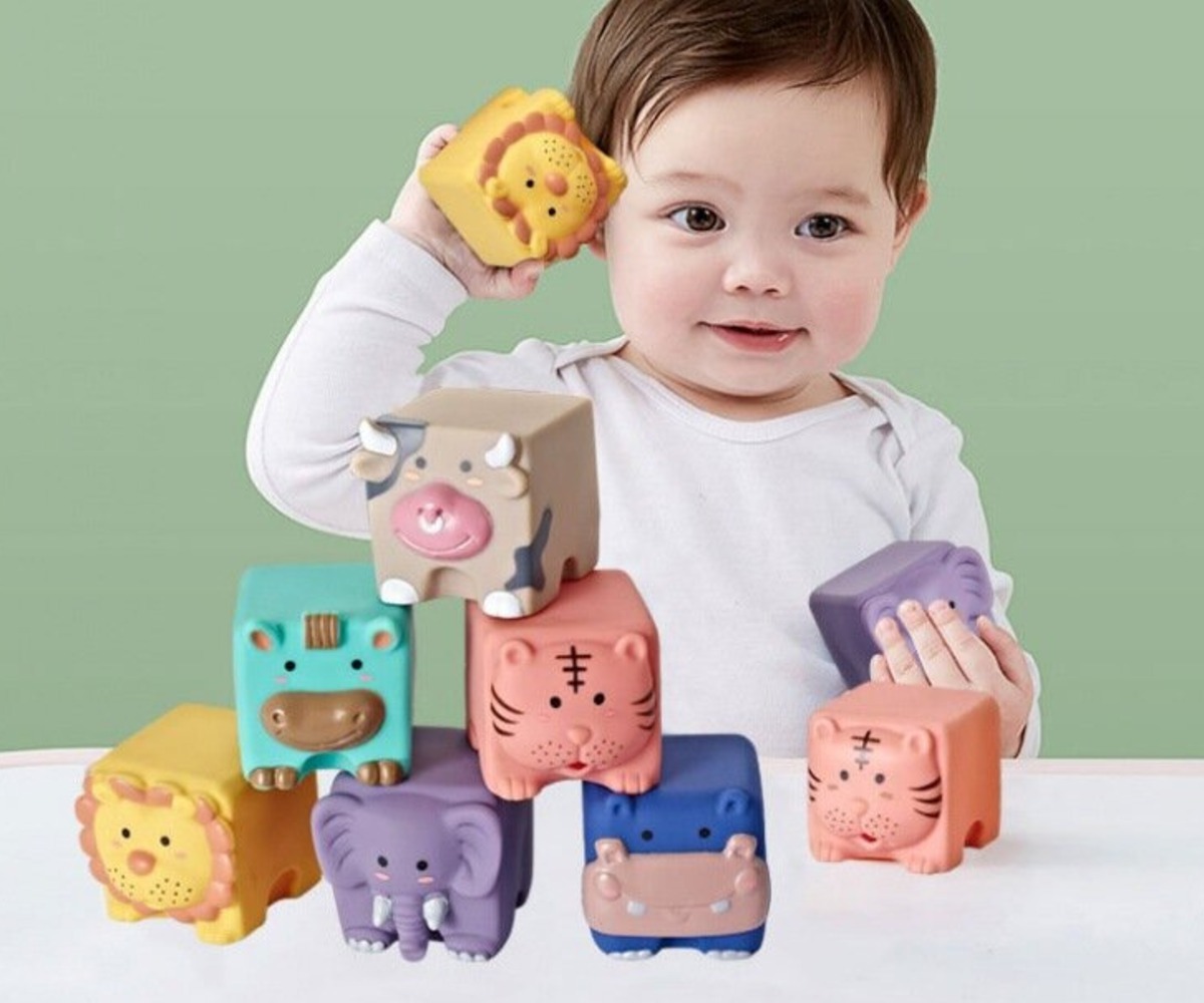 Pehmed harivad klotsid – numbrid ja tähed (12tk) kasutuses, arendades lapse motoorikat