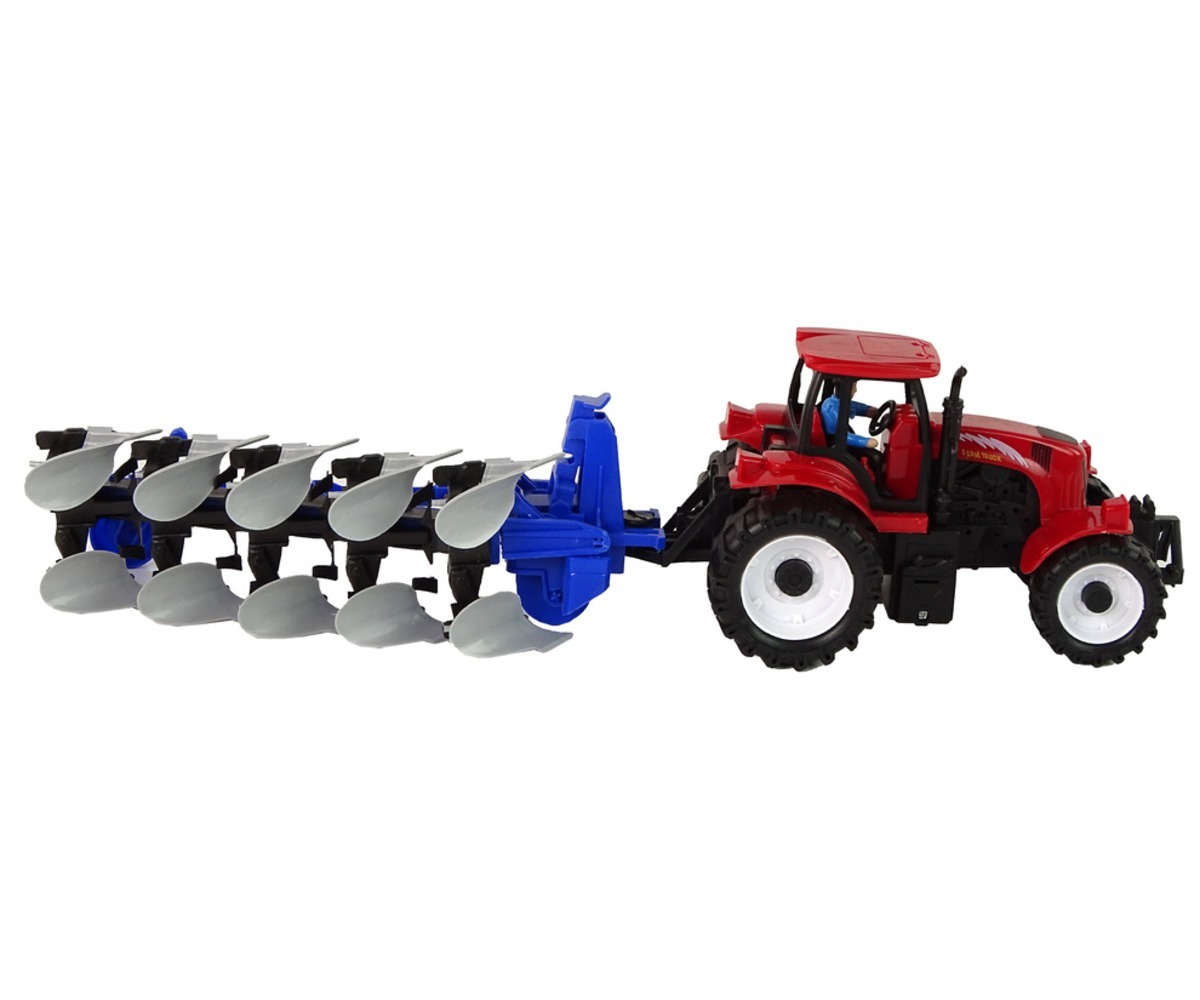 Traktor koos adraga – punane, poseerimas mängumaastikul, kasutatud mudel.