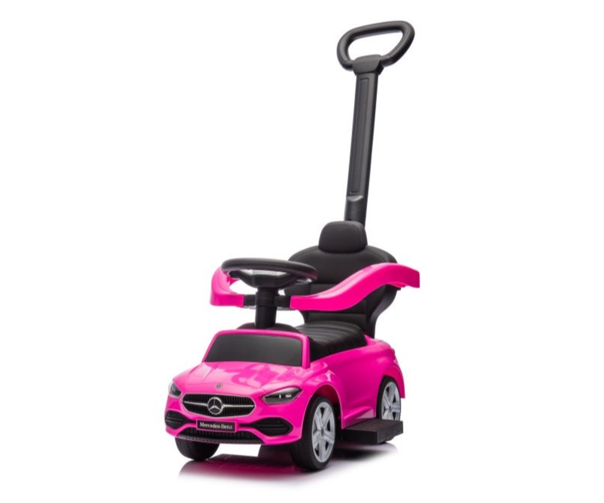 Laps roosal Mercedes sõidukil istumas ja sõitmas.