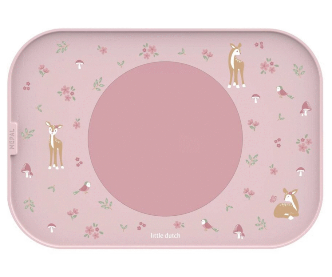 Little Dutch Fairy Garden söögialus roosa lille- ja haldjamustriga laual.