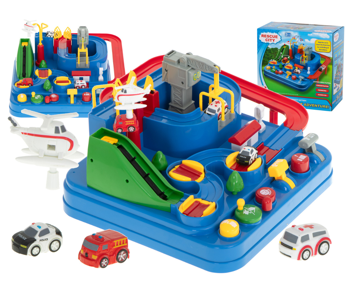 Interaktiivne takistusrada-parkimismaja koos politsei-, kiirabi- ja tuletõrjeautoga laual.