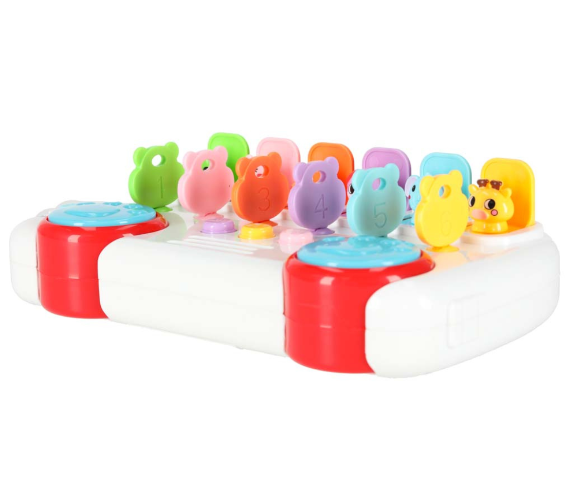 Lähivaade bussile, millel on numbrilised värvilised klahvid ja loomade pildid.